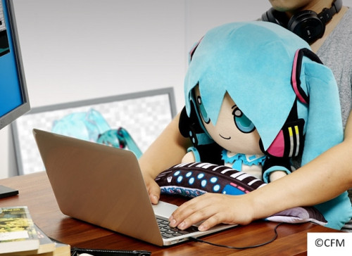 Adorable Hatsune Miku Computer Cushion is Concerned About Your Wristsview via: http://www.japanrealm