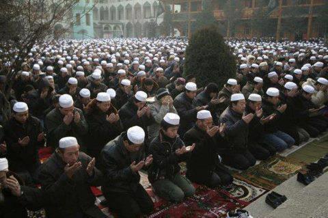 Chinese Muslims Praying on the Morning of Eid al-Fitr (August 19, 2012)
Originally found on: eemanwasabr