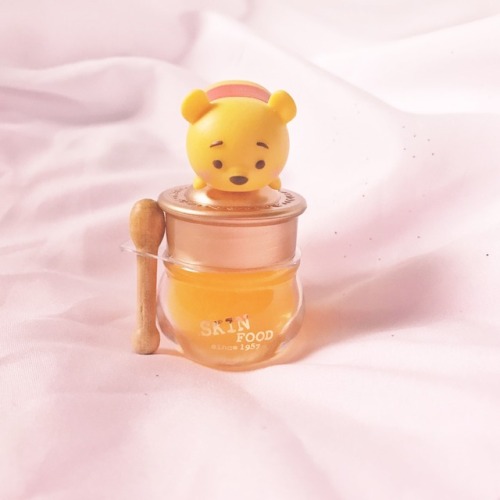 tempestpaige:pooh bears love honey