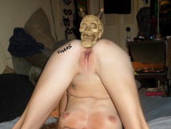 georgechaos:  Halloween nude with my skull,