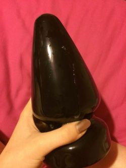 nice-nasty-stuff:  Time to take the ass servant in her cunt and really stretch for get daddy. 