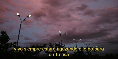 somospandaspordentroyporfuera:  -Una chica invisible. 