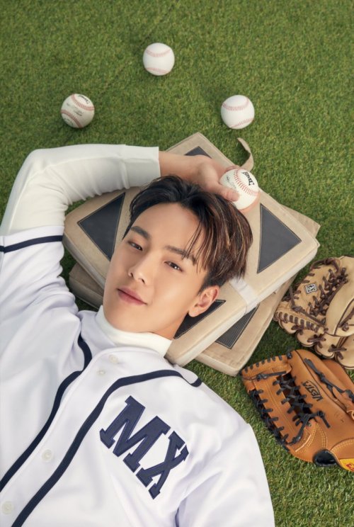 kyunsies:sh0wnuwus:baseball nu from universe app@hyunubear @ohmyshownu