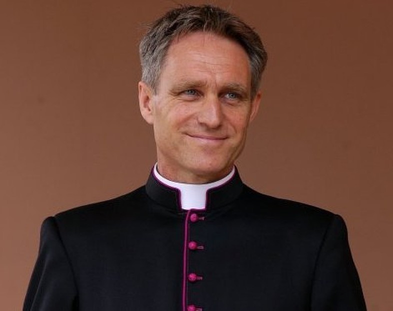 daddies4me:  Georg Ganswein, German Archbishop aka, the Vatican’s George Clooney!