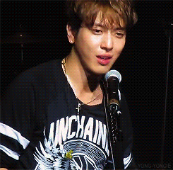 yong-yongie:  Yongyong pouts (• ε •) 