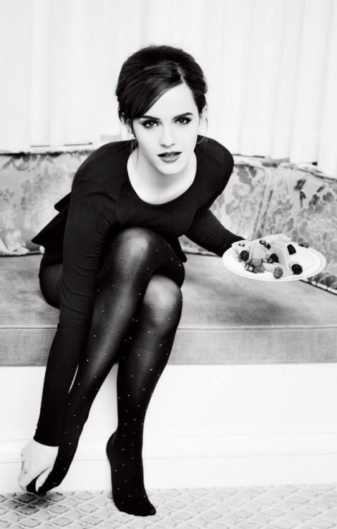 insanity34: hockeypantyhose9:Emma Watson Rules (via TumbleOn)