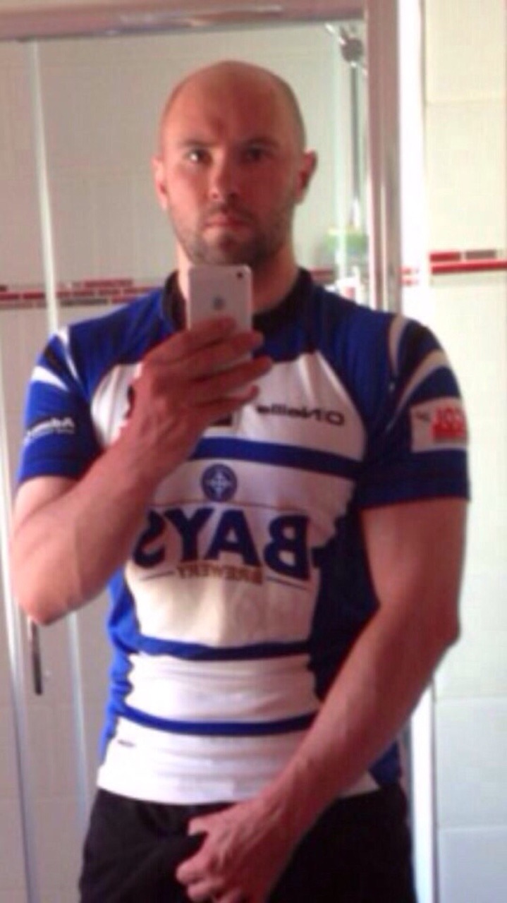 rugbyplayerandfan:  hairyathletes:  icantbelievehesnaked:UK Rugby player Mike Gibbons…