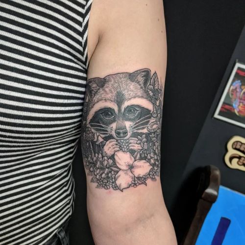 Superfun lil’ trash panda for Elizabeth!#tattoo #toronto #torontotattoo #trashpanda #toronto