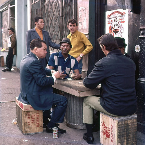 fuckyeahvintage-retro:  Manhattan, NY, 1970s © Eva Lewitus 