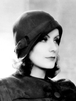 wehadfacesthen:  Greta Garbo, 1933, photo