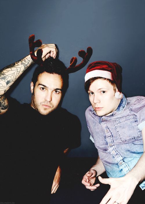 planetary-go-away: fall out bauble// merry christmas ya’ll lovely memes !!