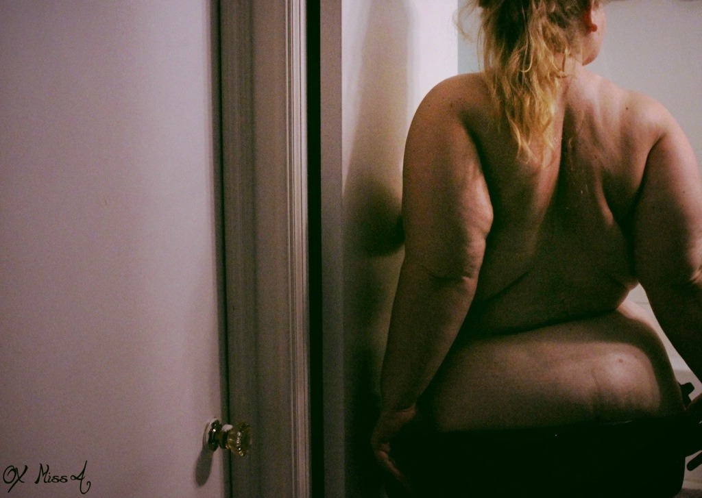 killerkurves:  ox-miss-a:Wobble, baby. Big girl, back it up.