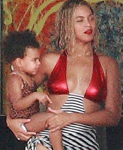 Porn thequeenbey:  The Carter Family celebrate photos