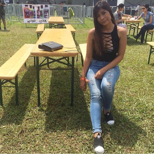 zachsnowdon: mrpornstarsg: Malay sg girl likes to rave Definitely bang her if I could Great bj !!!!