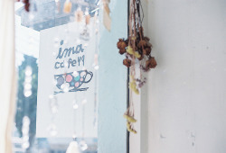lafleurdesmurailles:  cafe’s sign by **mog** on Flickr. 
