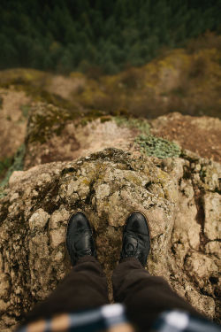 lensblr-network:  At the edge by Jordan Voth 