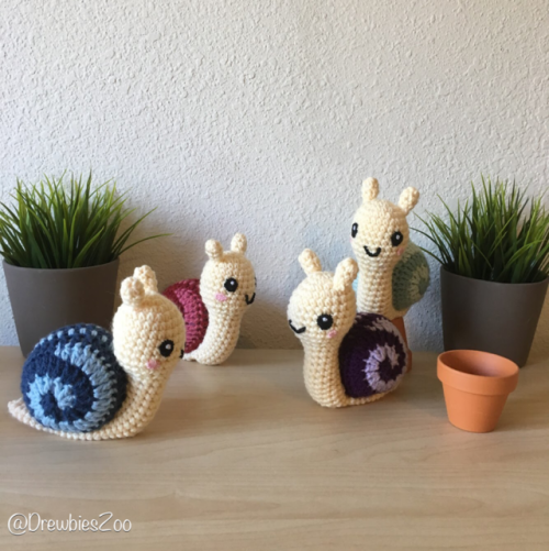 drewbieszoo: I love doing the 2-Color spirals on these snail shells! They may be snails, but they go