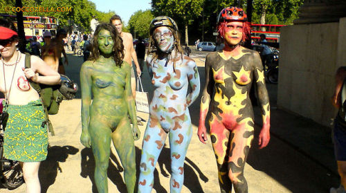 nudeathleticbabes:naked painted bodies, body paint, drawing on nude babes, painted nudists, cor