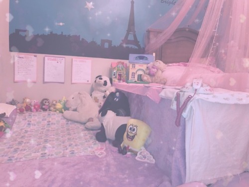sailorvennus: I’m fixing my room again and again but I REALLY LIKE HOW IT LOOKS LIKE THISSSS