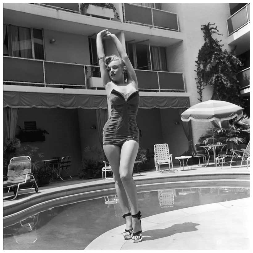 twixnmix:  Marilyn Monroe poolside at The Beverly Carlton Hotel, 1951.  Photos by