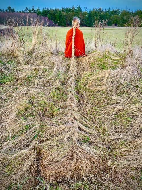 Garments of Grass and Flowers by Jeanne Simmons Fuse Bodies to the Landscape