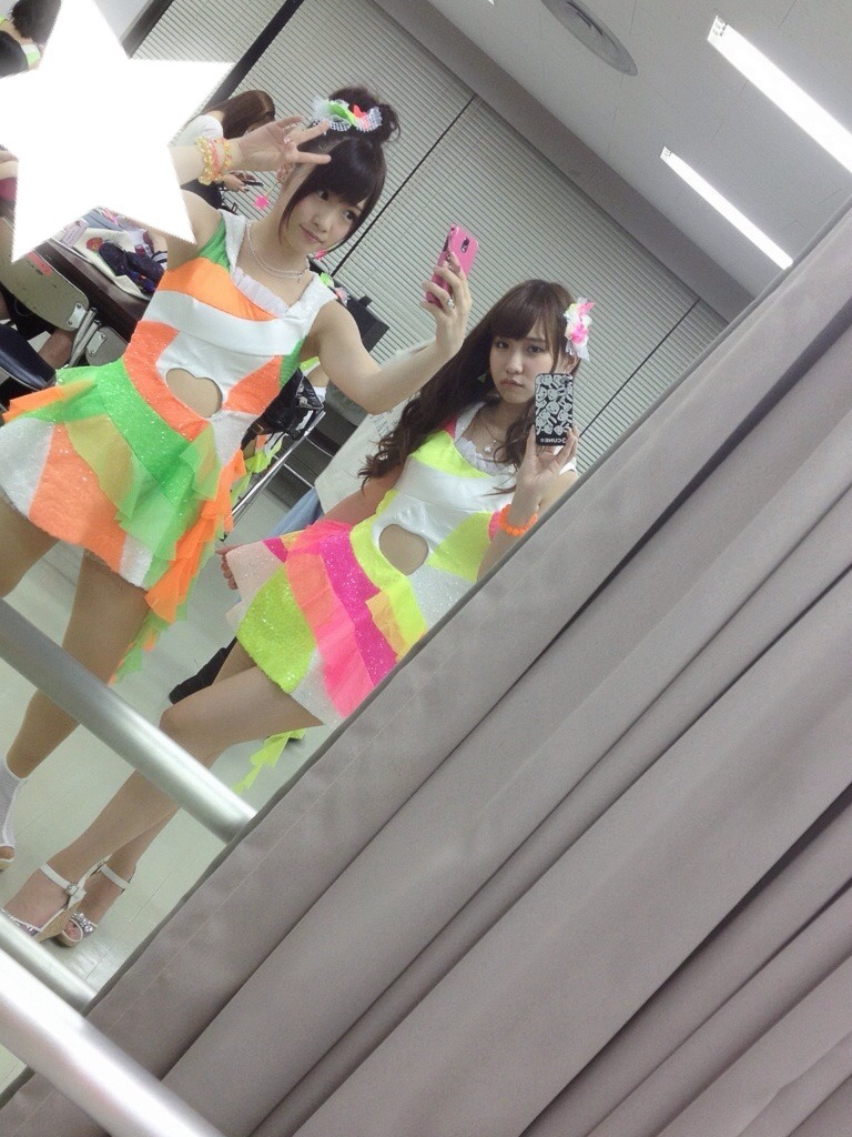 girls48:  Ricchan busily taking selca by herself xD
