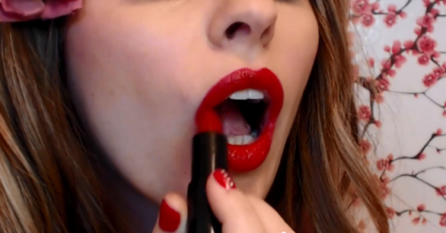 shbspec:  can’t wait for those red lips around my cock