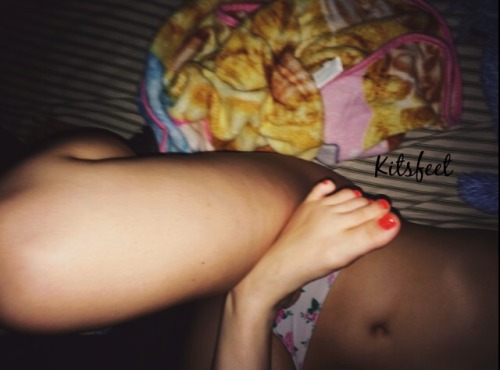 kitsfeet: Laying around in bed all day today