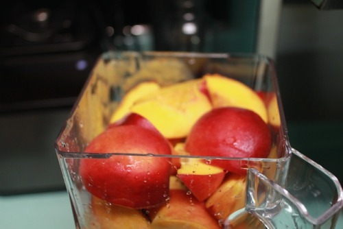 foodffs:  Slow Cooker Peach Vanilla Butter  Really nice recipes. Every hour.   