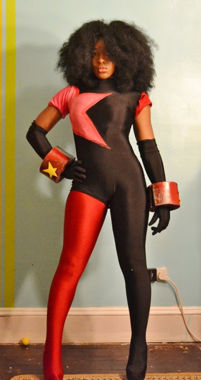denali-winter: projectendo: djthisway:willowwish:So I never posted my finished Garnet cosplay. Sowwy