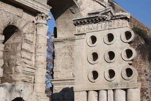 italianways:The tomb is a masterpiece of aesthetic synthesis, as it recalls all the elements in anci
