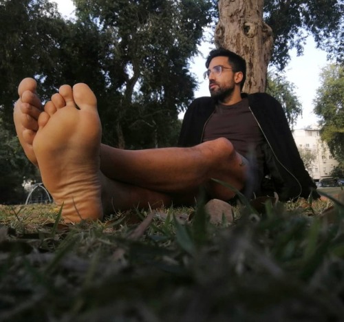 gayfeetjack2:Yotamtur’s bare soles in the grass t.co/aUdoTNVGk8Gay feet cams | Another