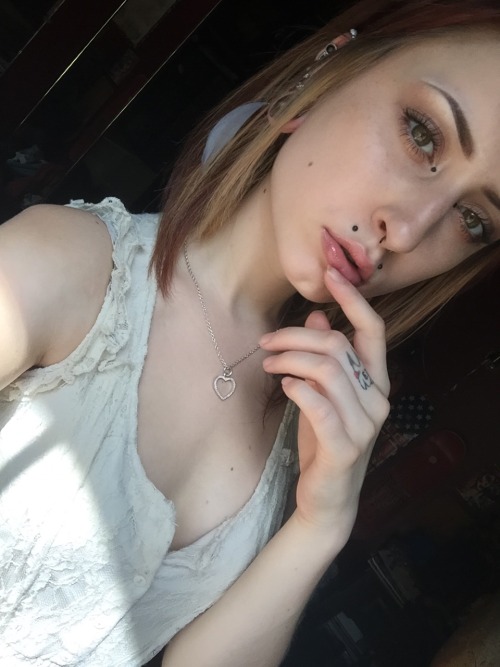 -miranda-ann:  Selfie central . 💁🏻