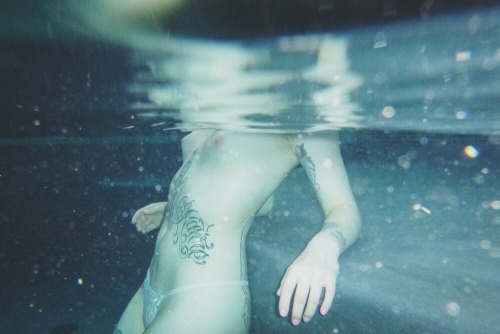gothneko:  http://www.bryceellphoto.com