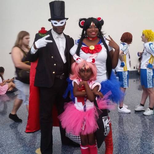 empyreanine:cuteness of the day: pt. 1an entire family consist of Sailor Moon, Tuxedo Mask and Chibi