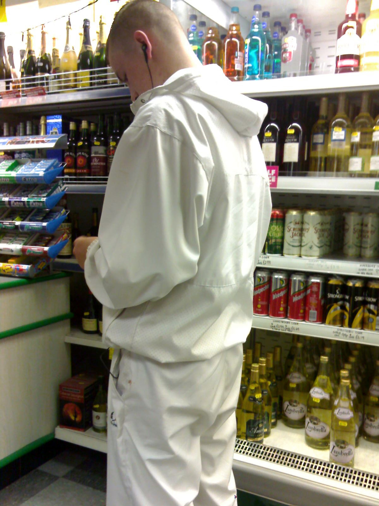 gungeboyuk:Love a scally in a white tracksuit