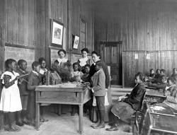 vintageeveryday:38 amazing vintage photographs that document U.S. classroom scenes from the late 1800s to the early 1900s.