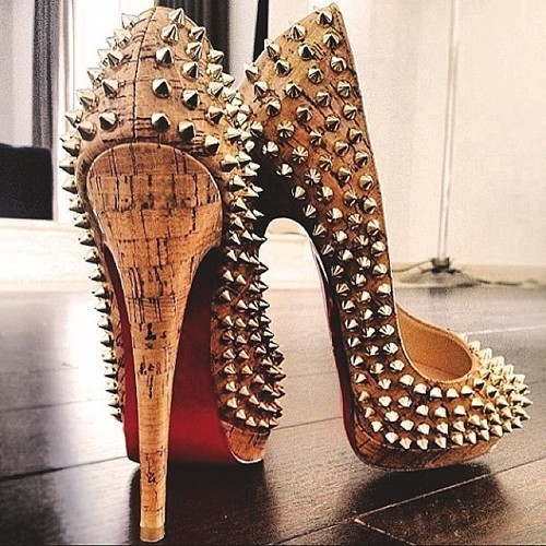 nothing like getting it in killer heels! weluvblackmen.tumblr.com
