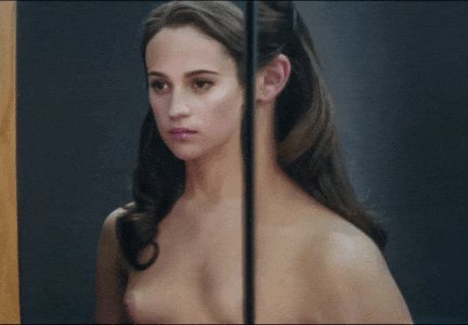 nude–celebrities: Alicia Vikander