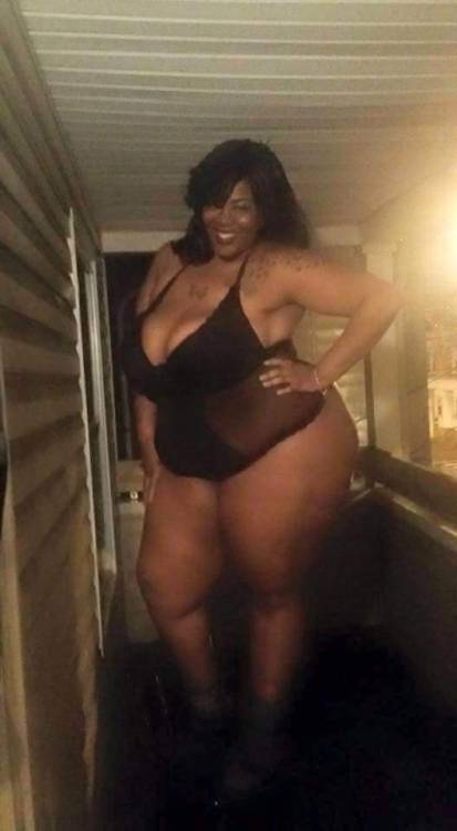 bbwtoday90:  I LOVE A SEXY BBW WHO LOVES SHOWING OFF HER THIGHS