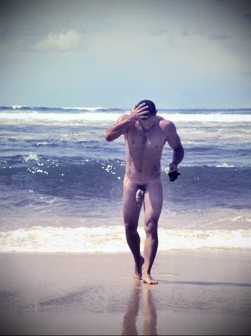 nude-nackt: dekanuk: dekaNuk’s archive of naked exhibitionist men Main blogs: nudists-and-exhi