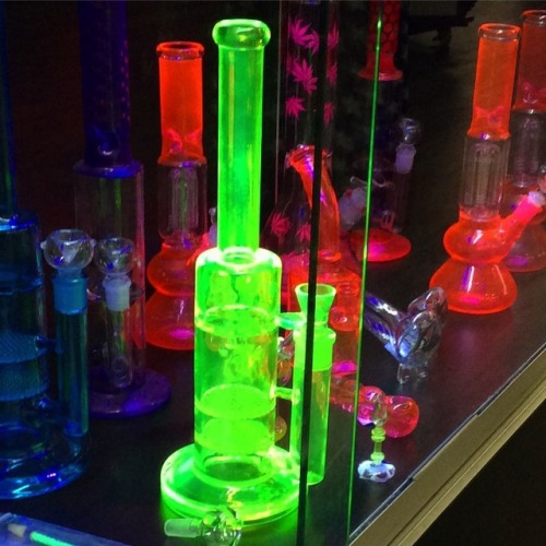 We love glass that changes colors. #glowing #bongs #420nurses