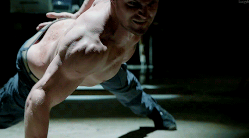 Oliver Training In Arrow 1x11 Trust But Verify.