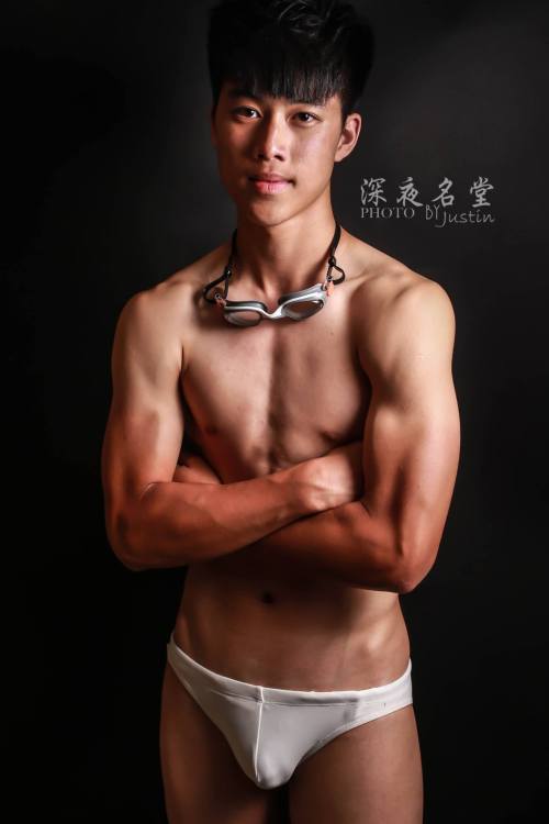 hunkxtwink:  Justin Hsieh PhotographyHunkxtwink - More in my archive