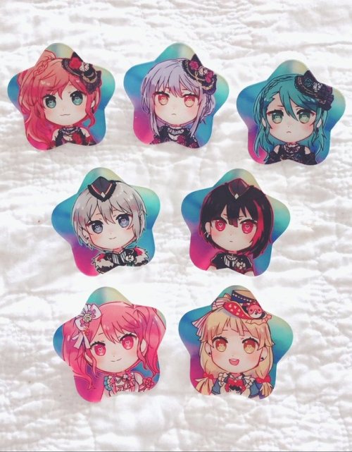 AAAA new star bandori acrylic pins and print I’ll be bringing along to upcoming cons! \o/ I’m real e