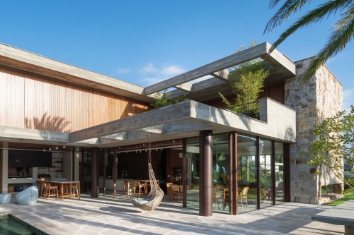 A Brazilian Summer House With Tropical Flourishes [Video]