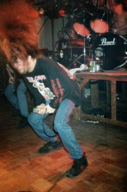 amiranizer:    Chris Barnes doing his thing on stage with CANNIBAL CORPSE in the mid-90’s…  