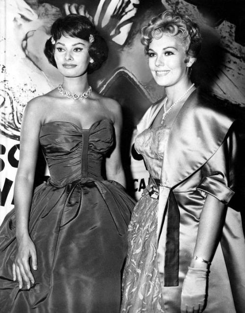 whatsthetalenightingale:  Sophia Loren and Kim Novak, 1950s