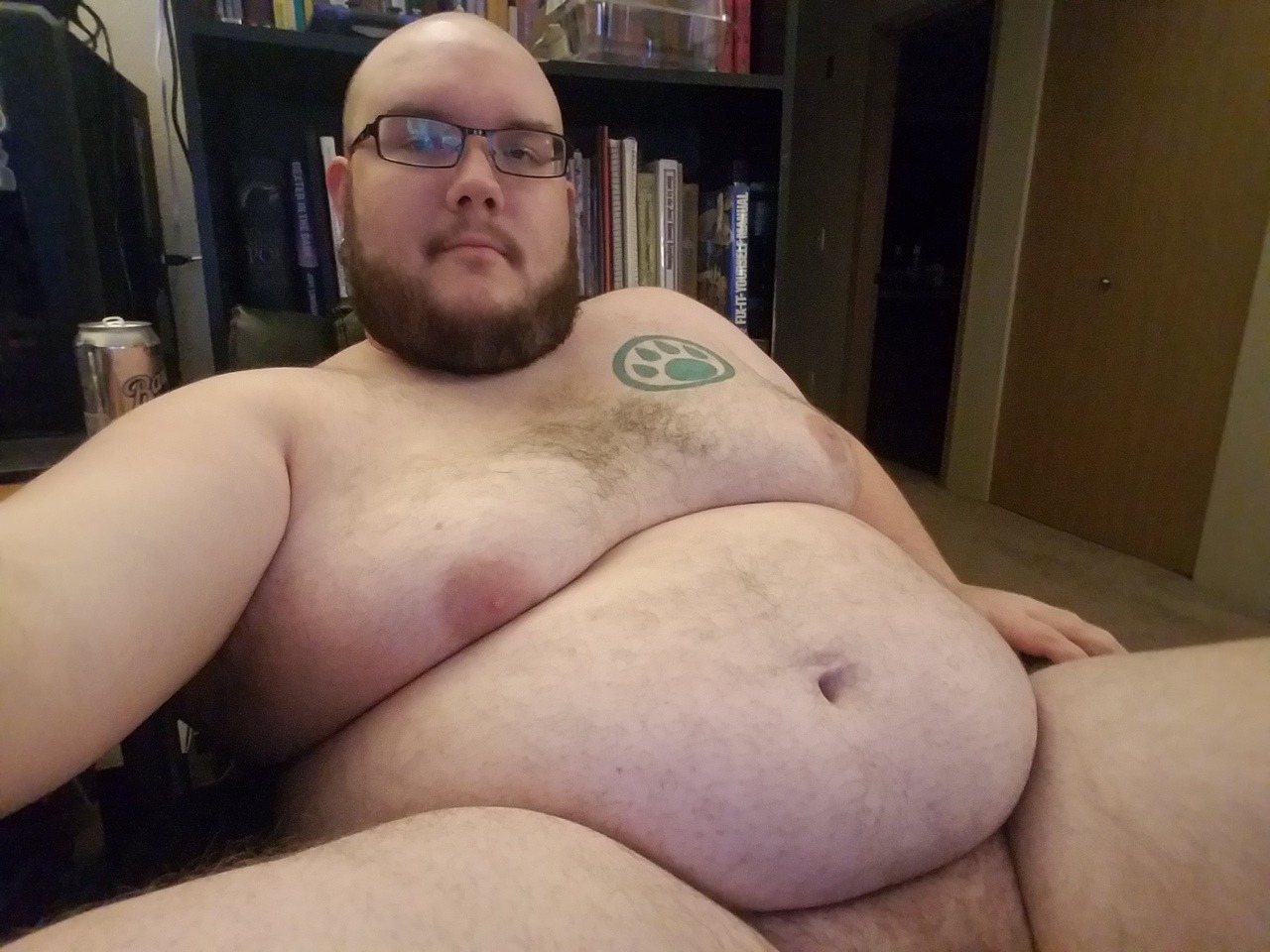 pudgypawspanda:     Was feeling fat and naughty the other day and decided I should