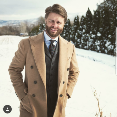 a-suited-gentleman:Jason Yeats from Beckett &amp; Robb White shirt, tight tie, beautiful coat, l